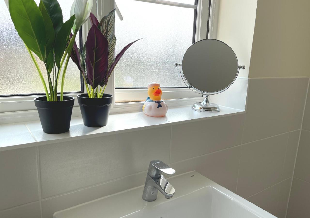 Ashford Holiday Home Sleeps 6 Free Parking Wifi Willesborough Eksteriør bilde